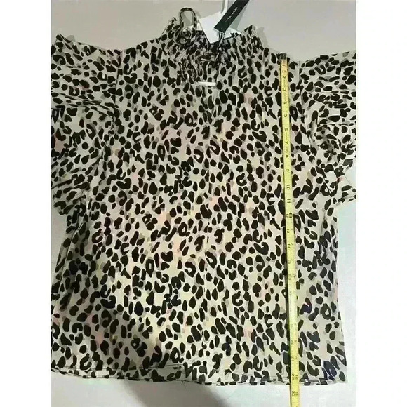 T Tahari Women's Desert Cheetah Print Blouse XS Short Sleeve Ruffled Neck Casual - Picture 11 of 12